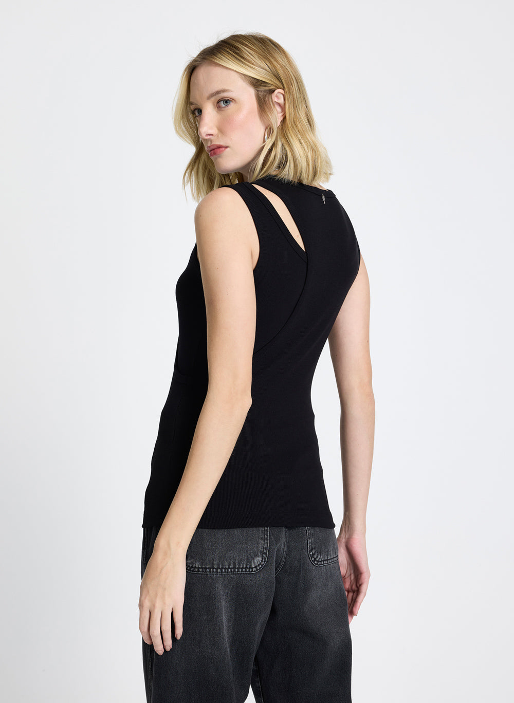 Musculosa básica cut out rib negra Gia Le Lis Blanc