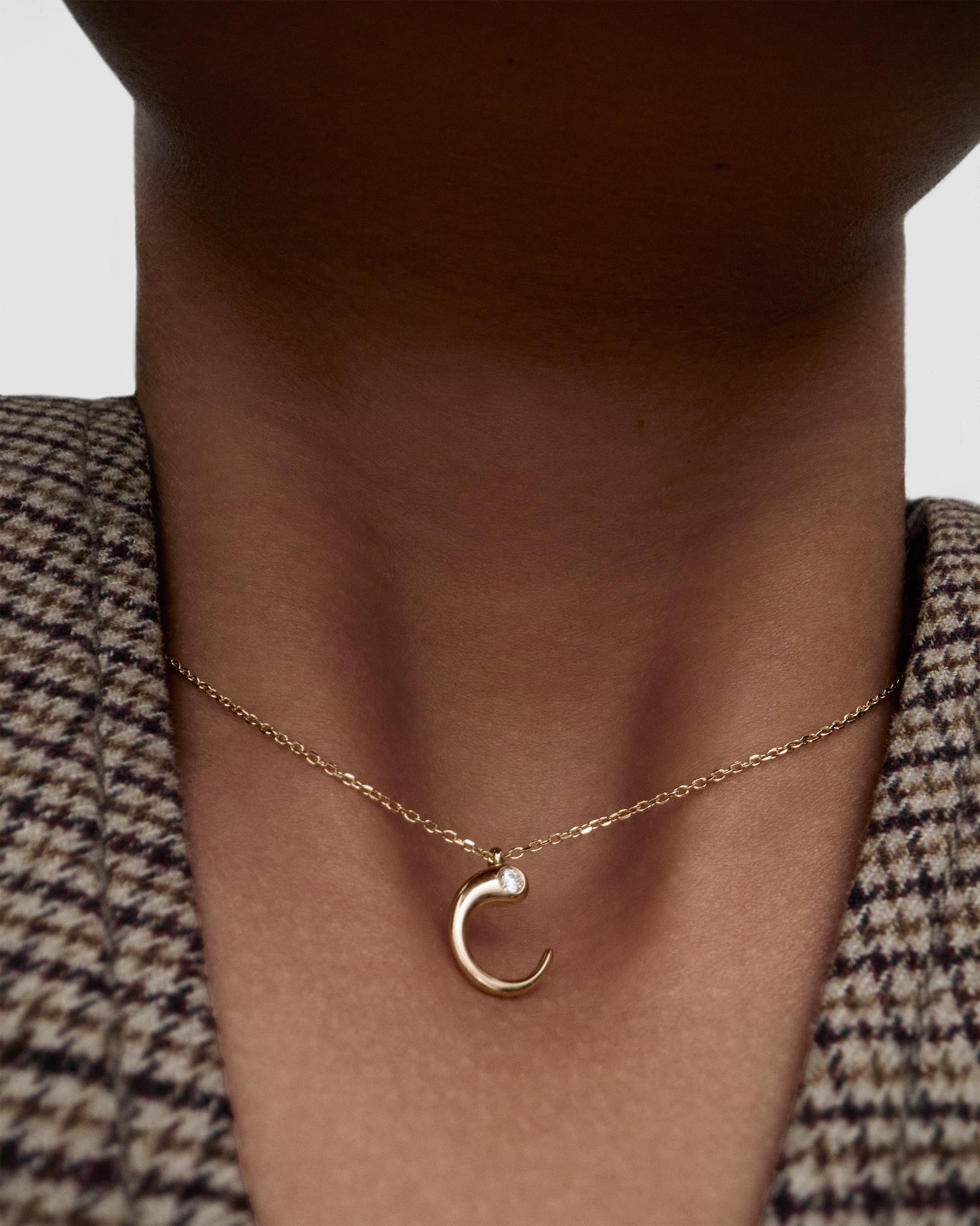 Collar con colgante C PDPAOLA