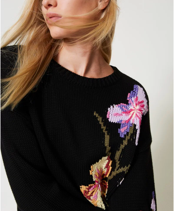 Sweater Colors negro con flores y boradado a mano Twinset