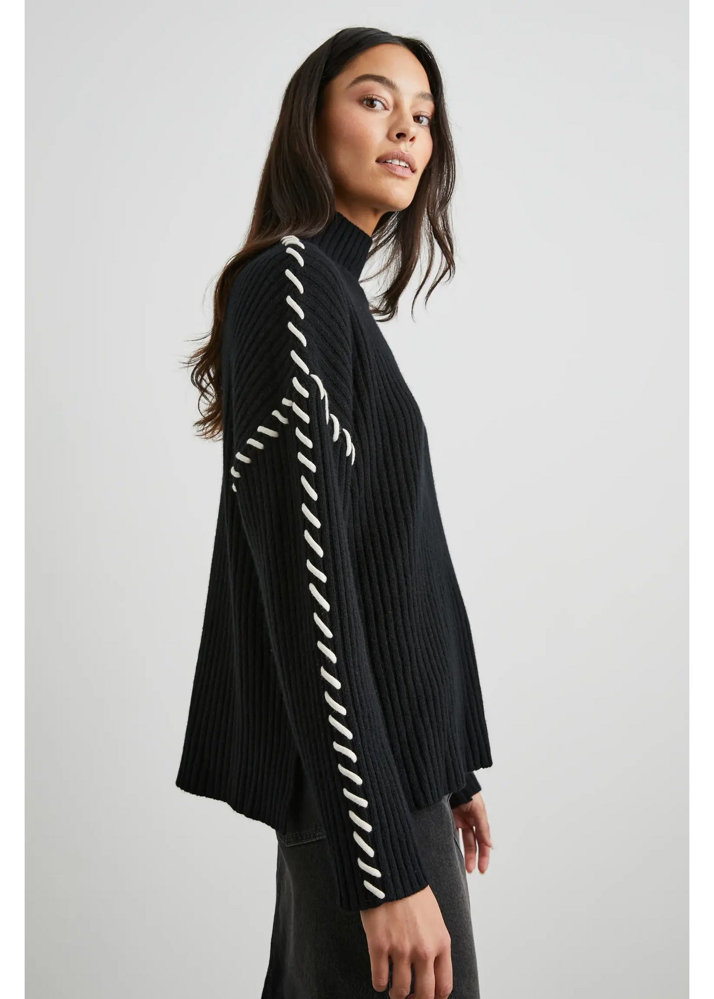 Sweater con bordado Rails