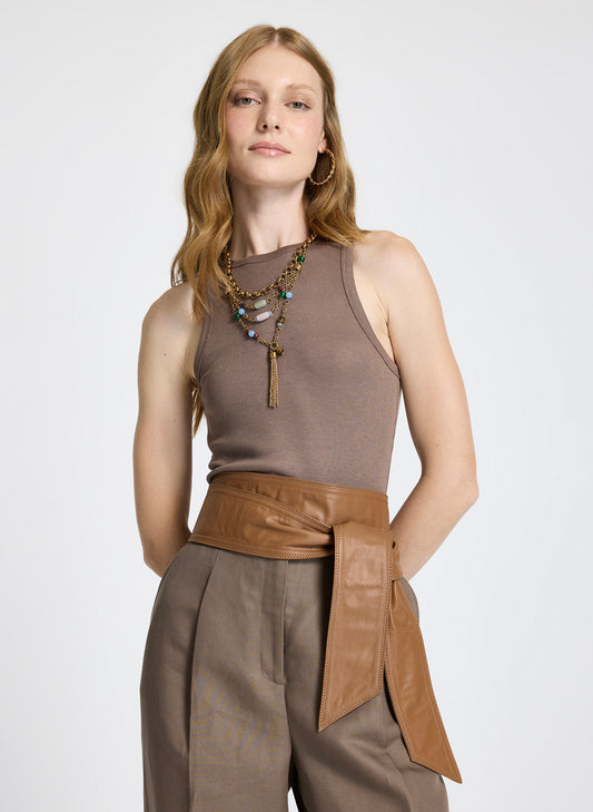 Musculosa básica moca rib Belle Le Lis Blanc