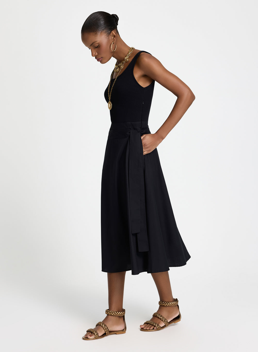 Vestido negro con bolsillos Tassi Le Lis Blanc