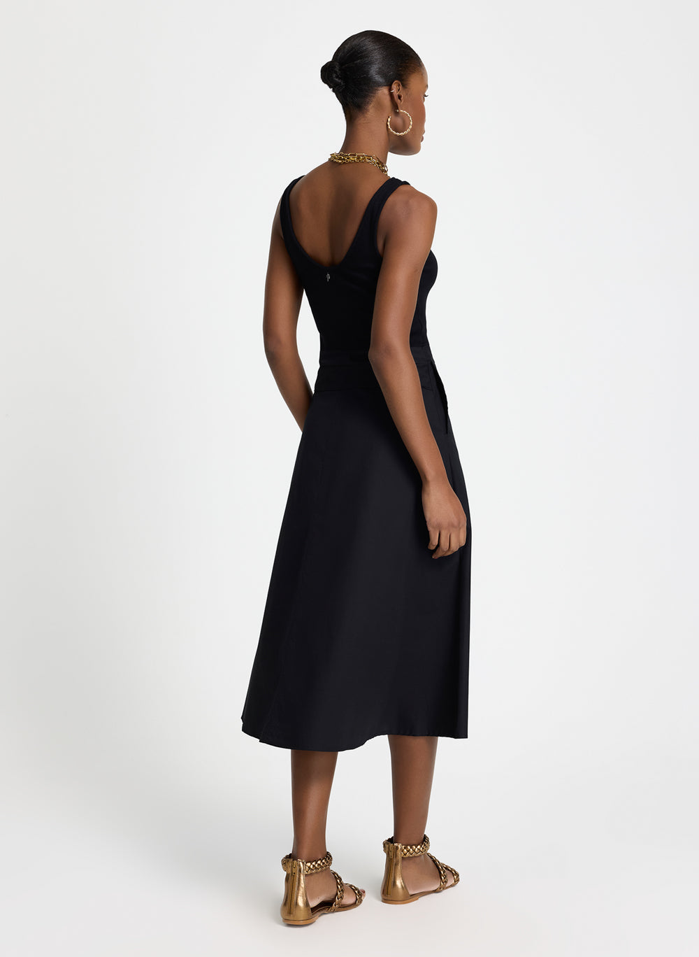 Vestido negro con bolsillos Tassi Le Lis Blanc