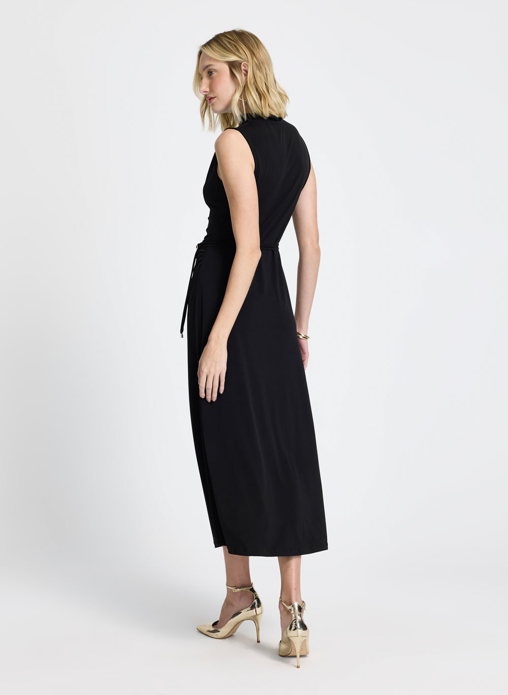 Vestido Cac negro fruncido con cinturon Le Lis Blanc