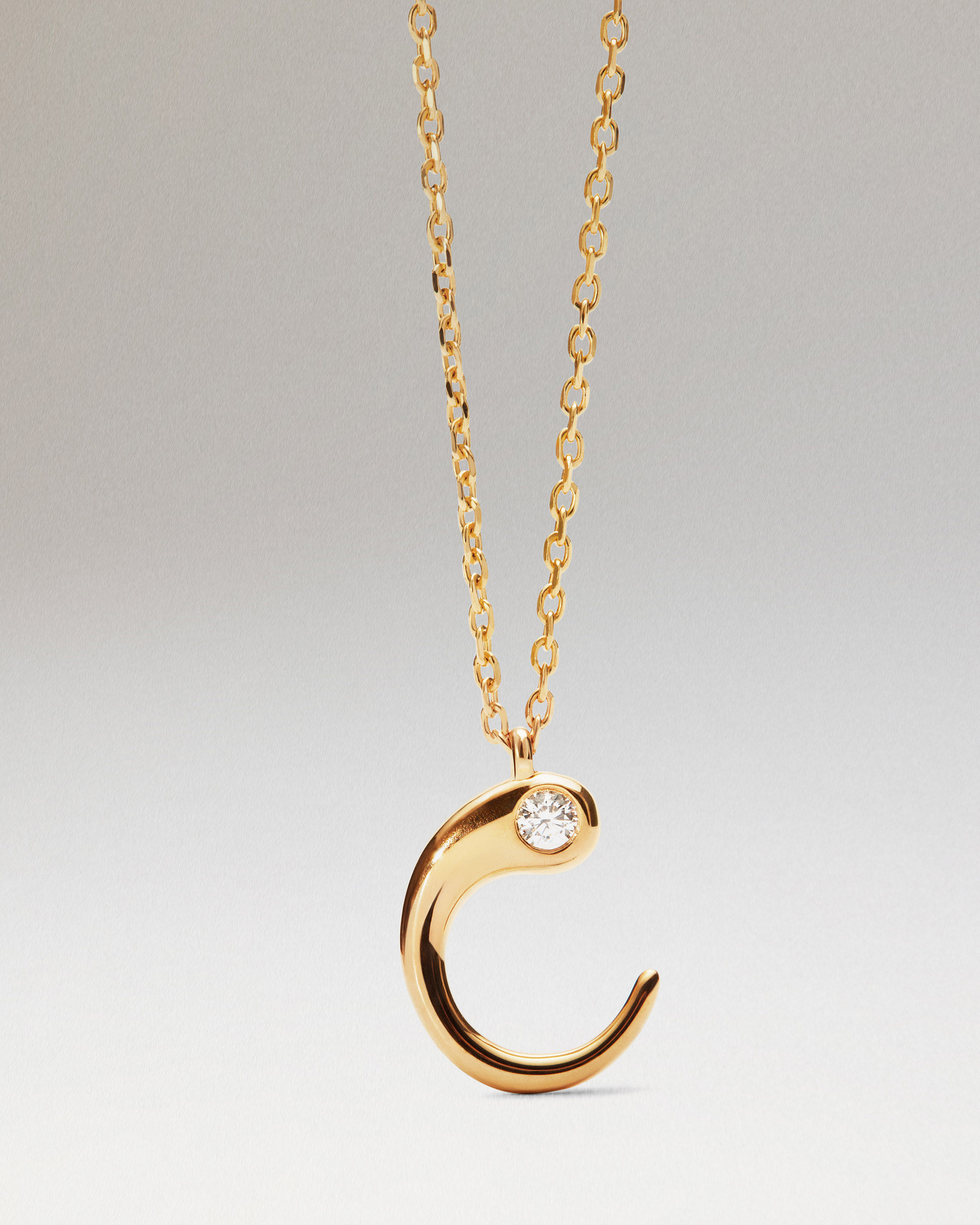 Collar con colgante C PDPAOLA