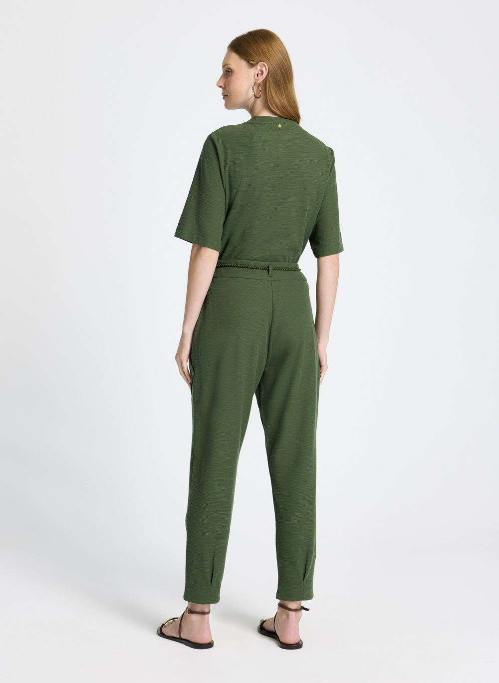 Jogger verde con cinturon trenzado Hillary Le Lis Blanc