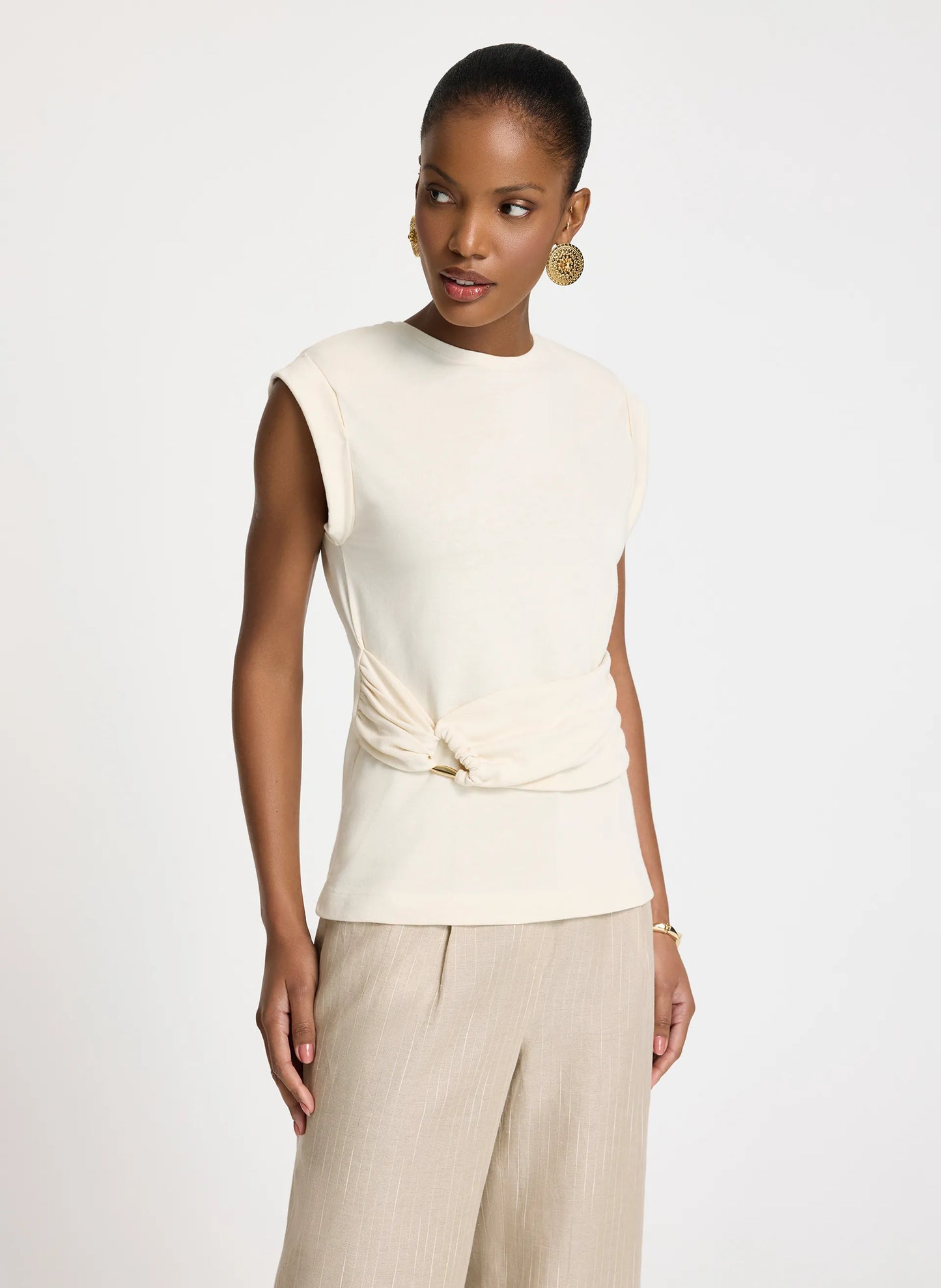 Remera crema con argolla gio Le Lis Blanc