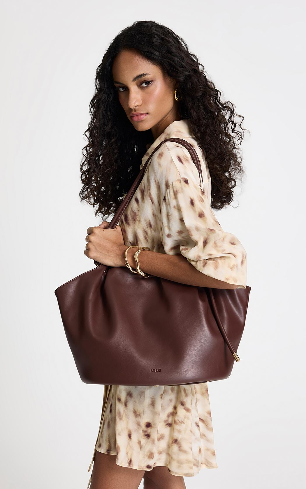 Cartera grande Bia chocolate Le Lis Blanc