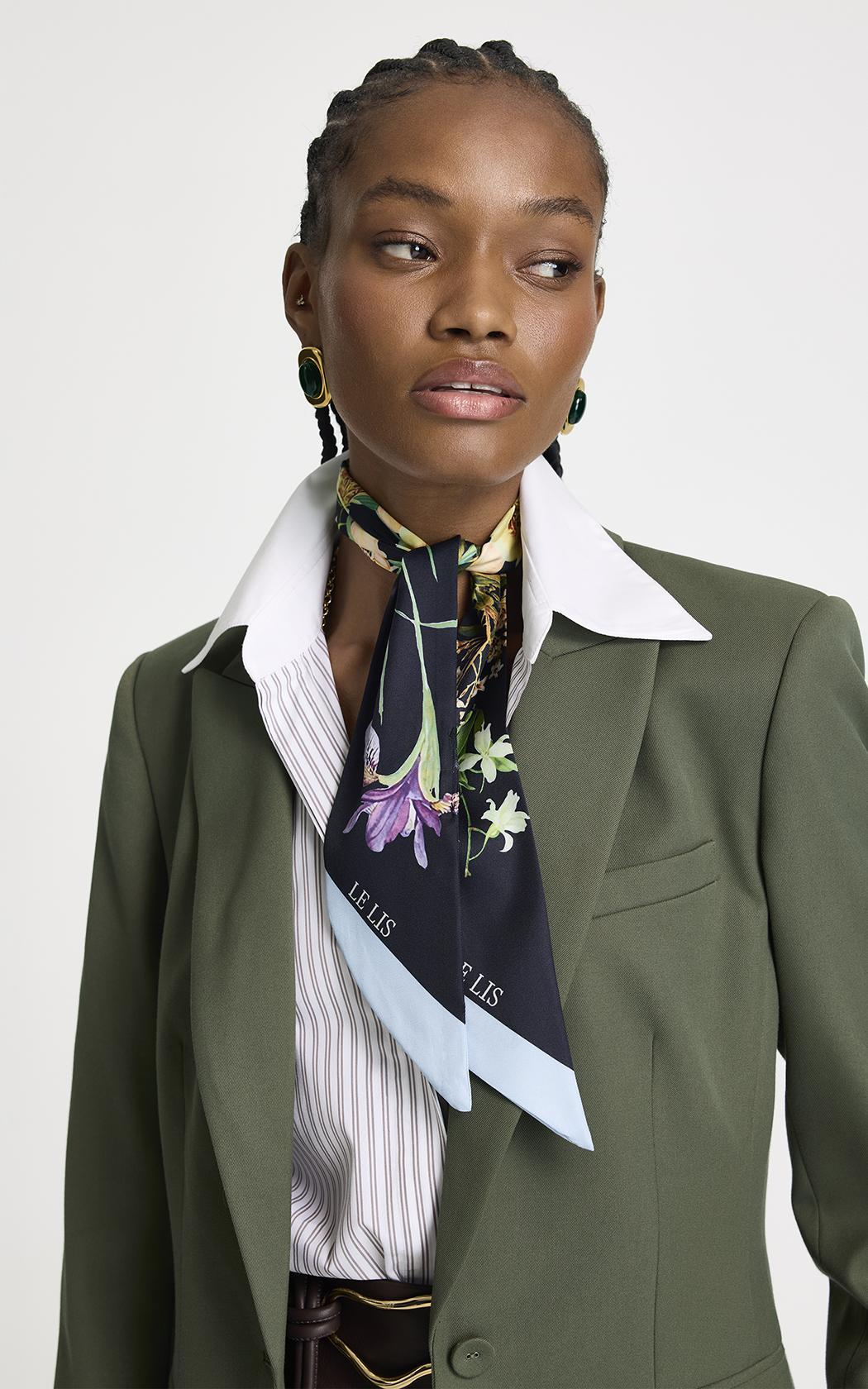 Pañuelo Floral azul Le Lis Blanc