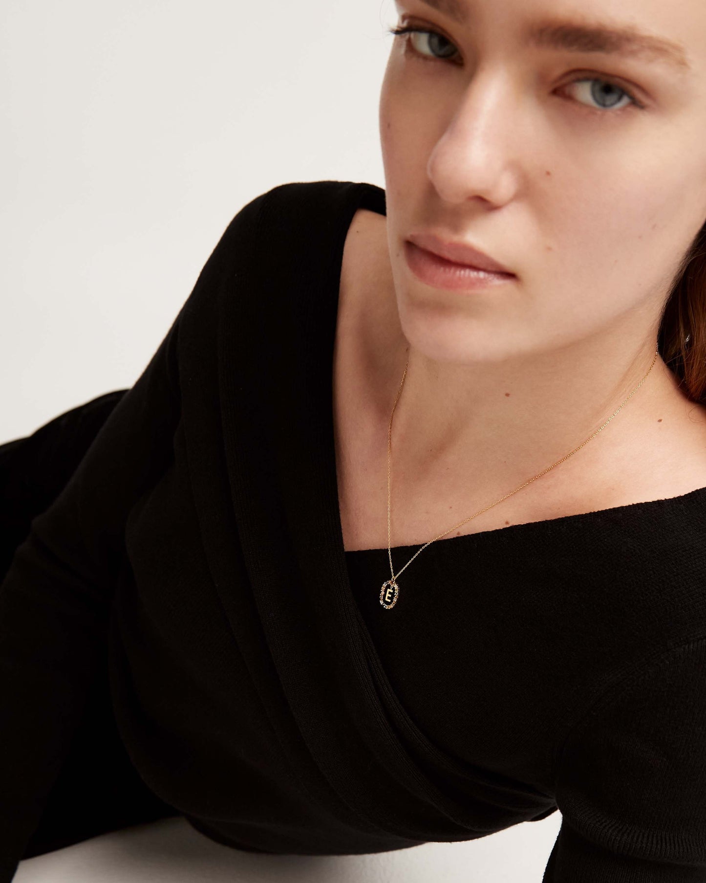 Collar letra E PDPAOLA