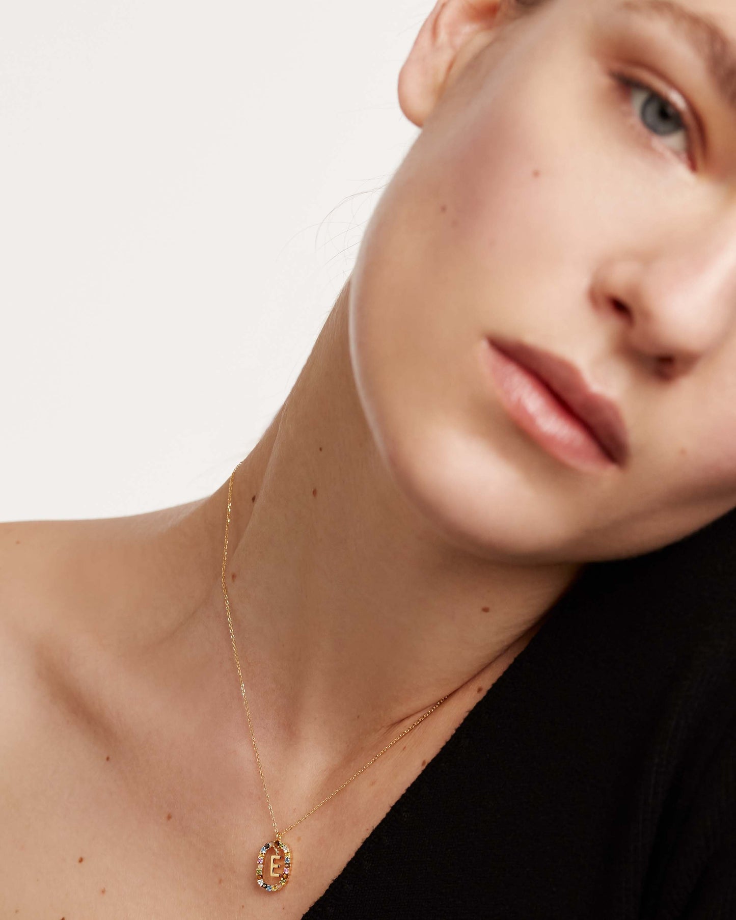 Collar letra E PDPAOLA