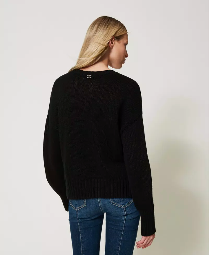 Sweater Colors negro con flores y boradado a mano Twinset