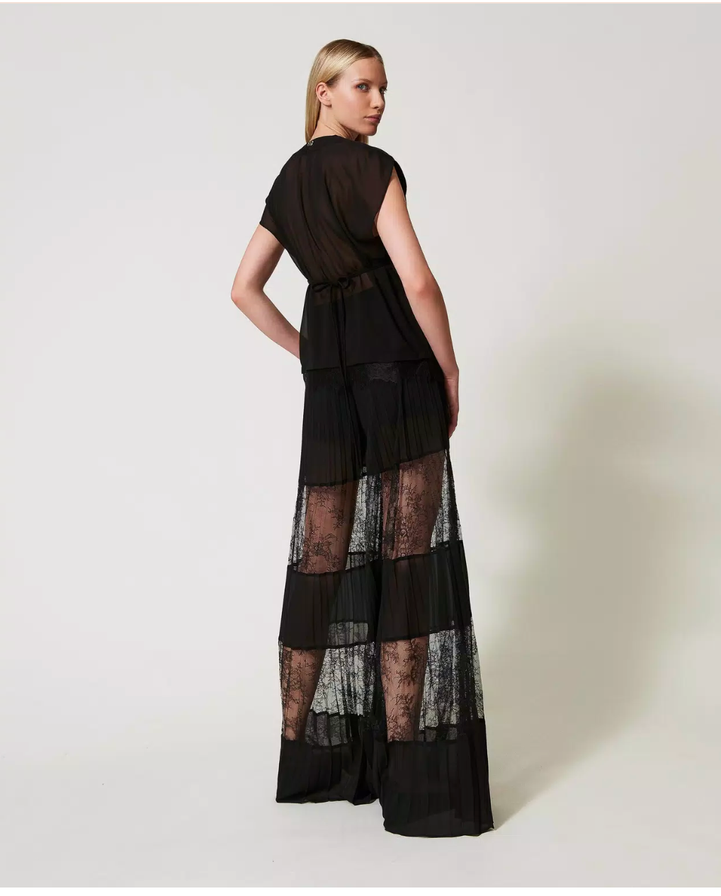 Pantalón negro plisado con encaje Tina Twinset