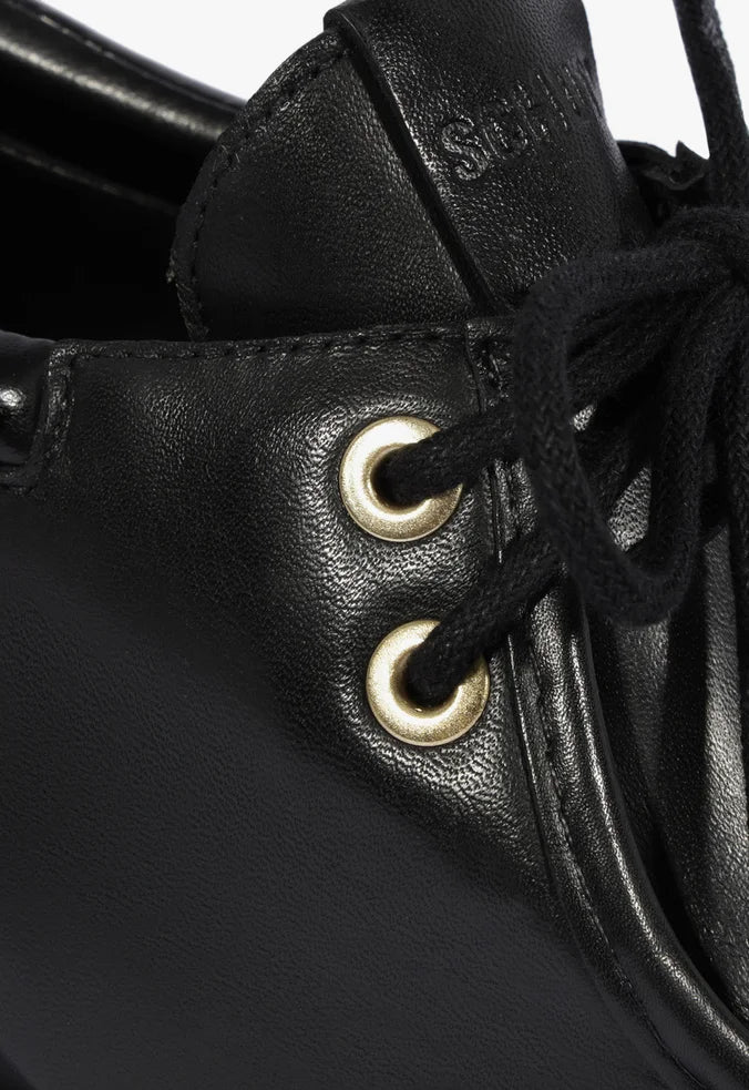 Zapato Oxford negro con taco ancho Schutz