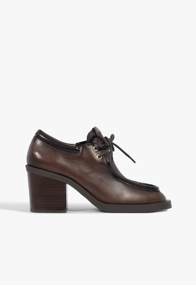 Zapato Oxford marrón con taco ancho Schutz