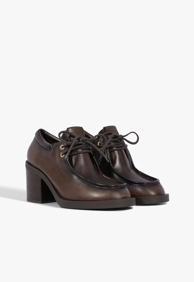 Zapato Oxford marrón con taco ancho Schutz