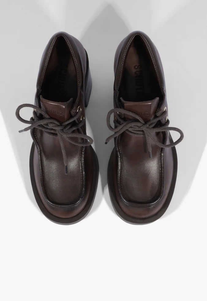Zapato Oxford marrón con taco ancho Schutz