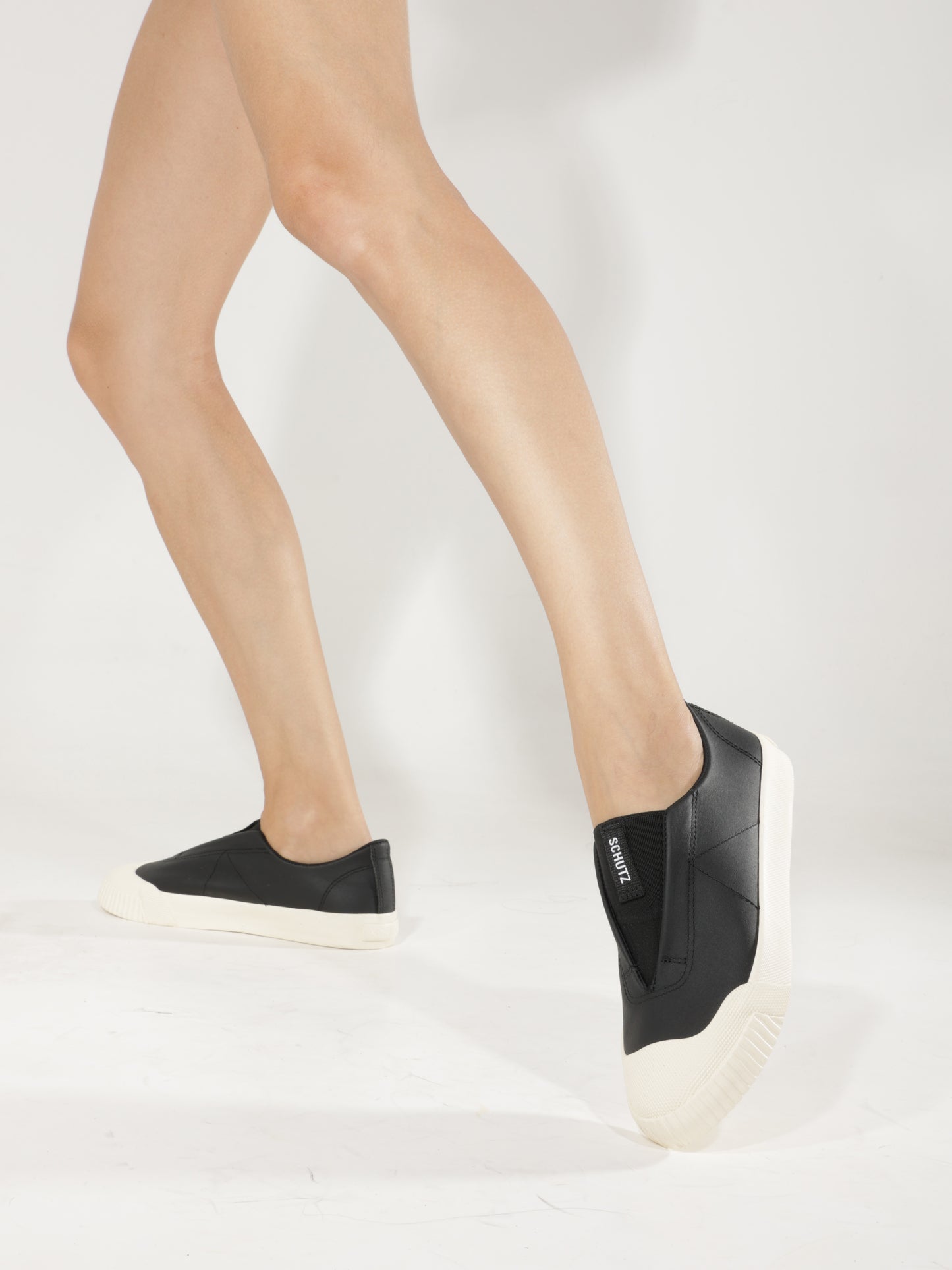 Sneaker Maria sin cordones negro Schutz