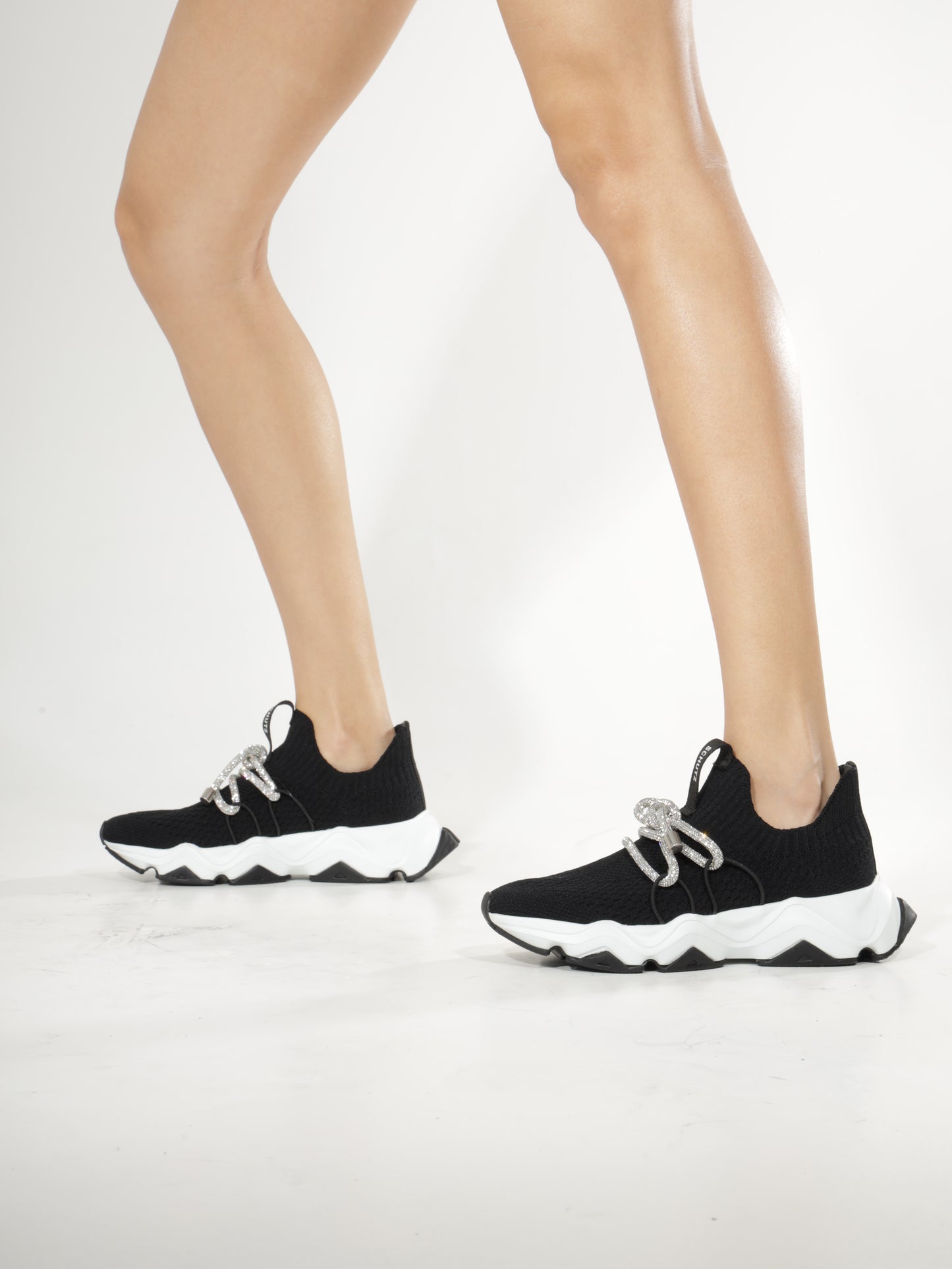 Sneaker cordon lurex negro Schutz