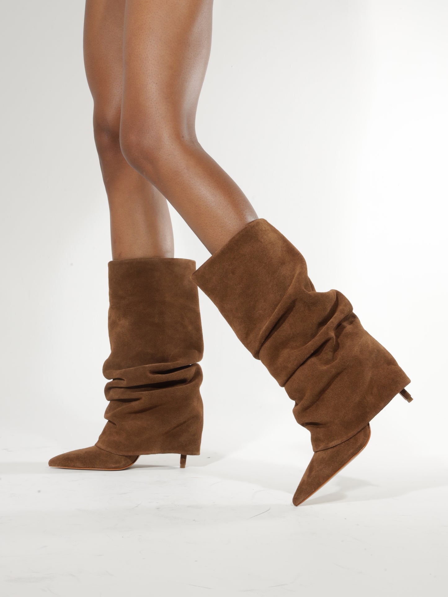 Bota fruncida camel aguja Schutz