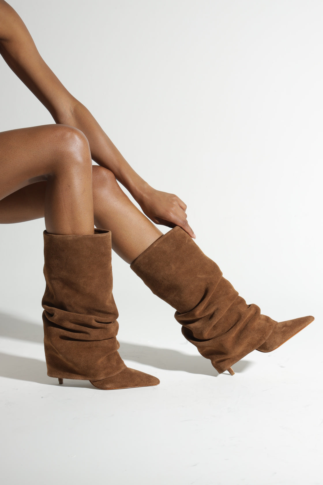 Bota fruncida camel aguja Schutz